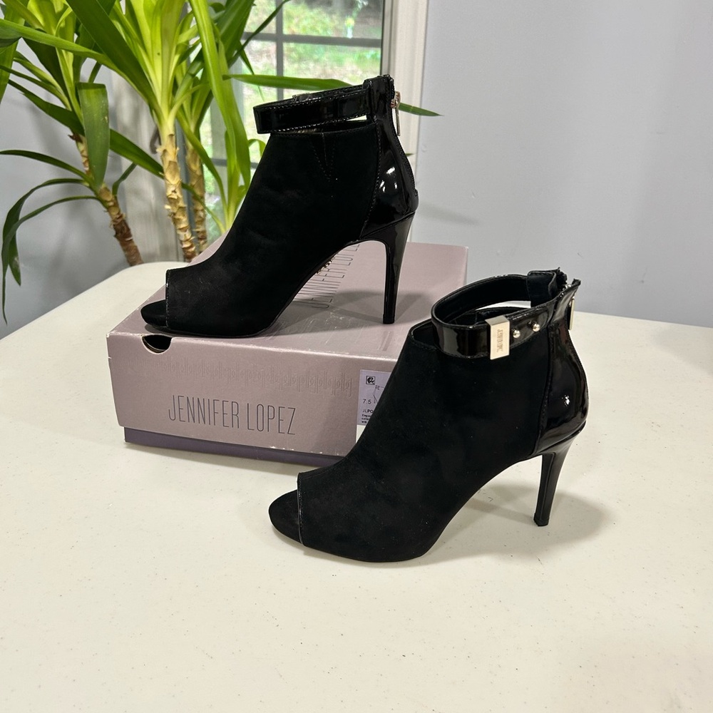 Jennifer Lopez Black Peep-Toe Heels